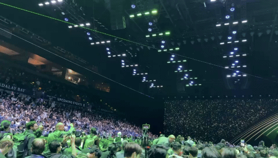 黄仁勋变身美队，皮衣开光追，卡皇5090登场，全世界玩家都疯狂了