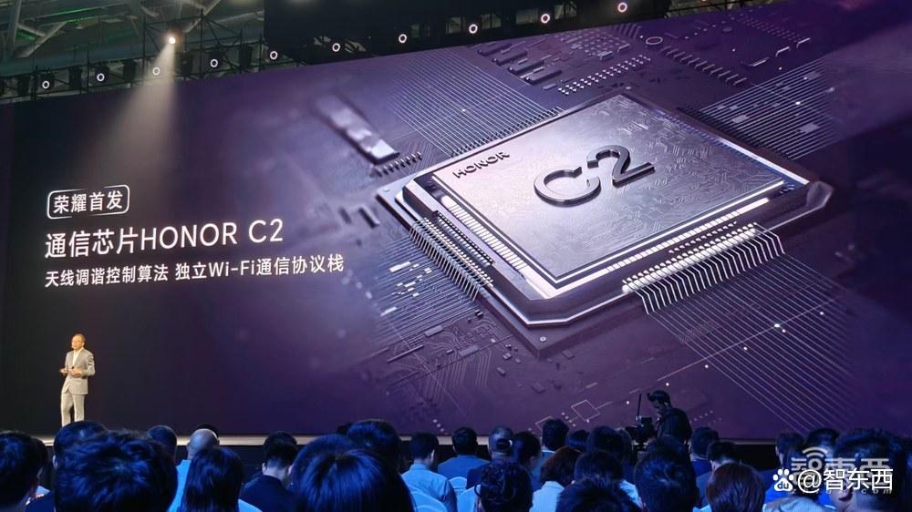 荣耀CEO赵明用AI一口气点2000杯饮料，Magic7系列搭AI OS
