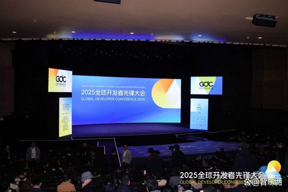 全球开发者先锋大会上海开幕！特斯拉宇树抱抱脸魔搭都来了
